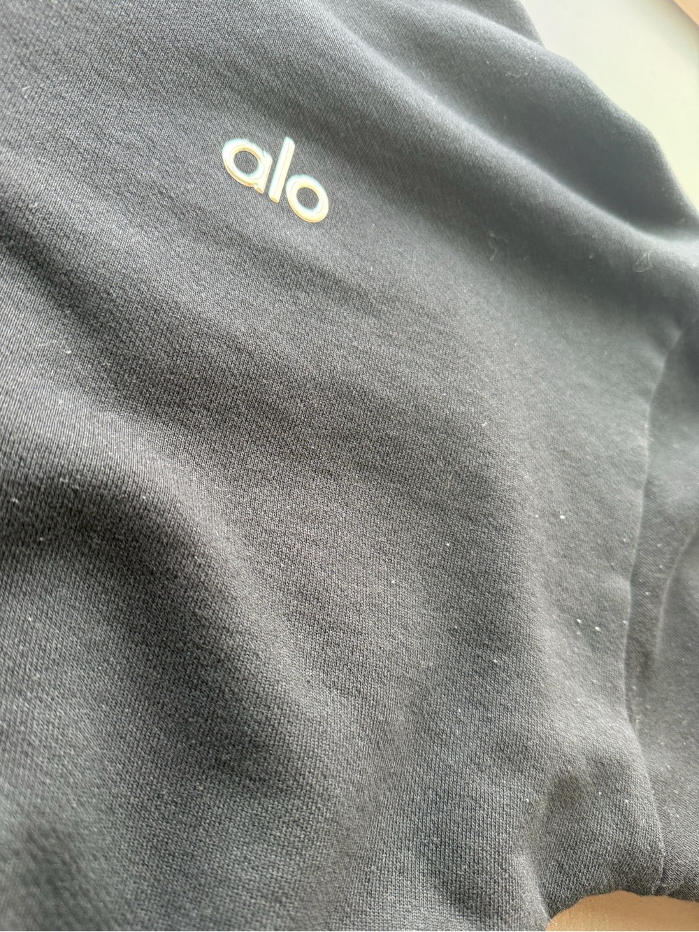 Alo Yoga Women’s Cropped Accolade Crewneck in Black- Small - Picture 6 of 10
